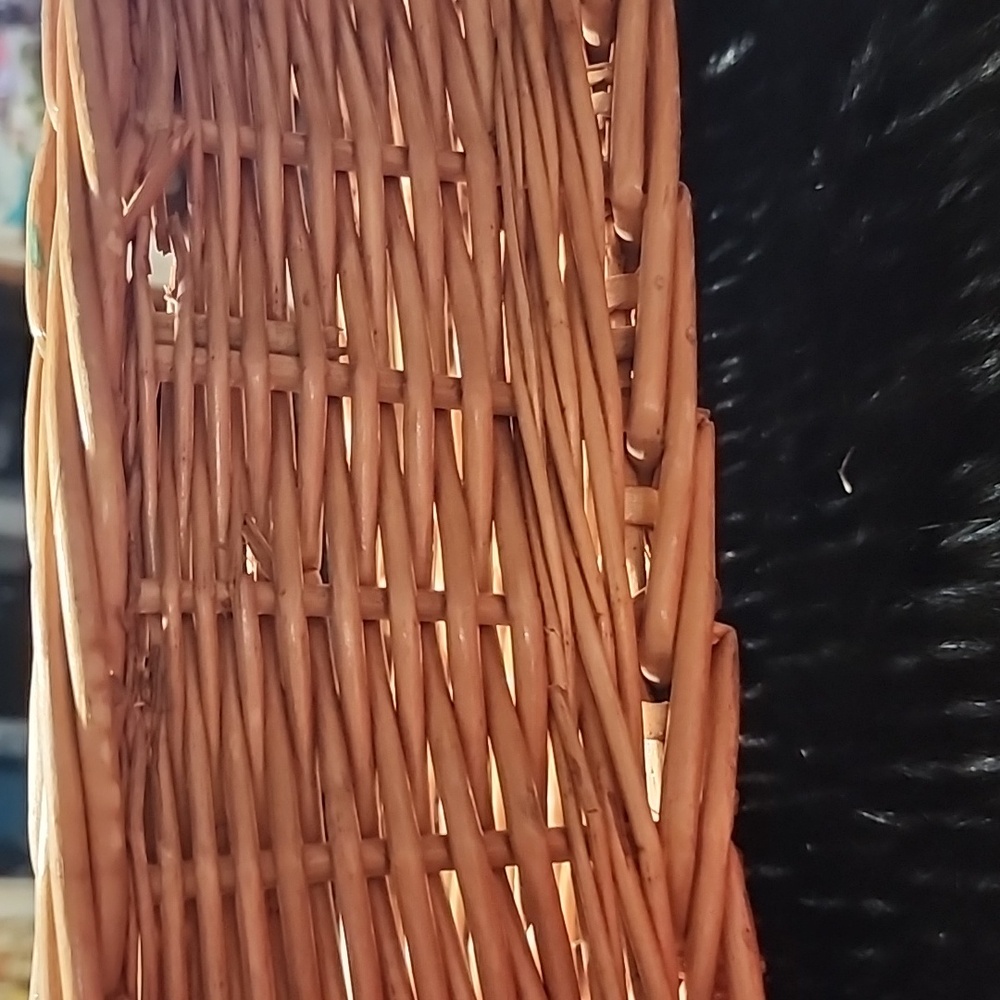 VINTAGE SQUARE BAMBOO BASKET. - Picture 3 of 5